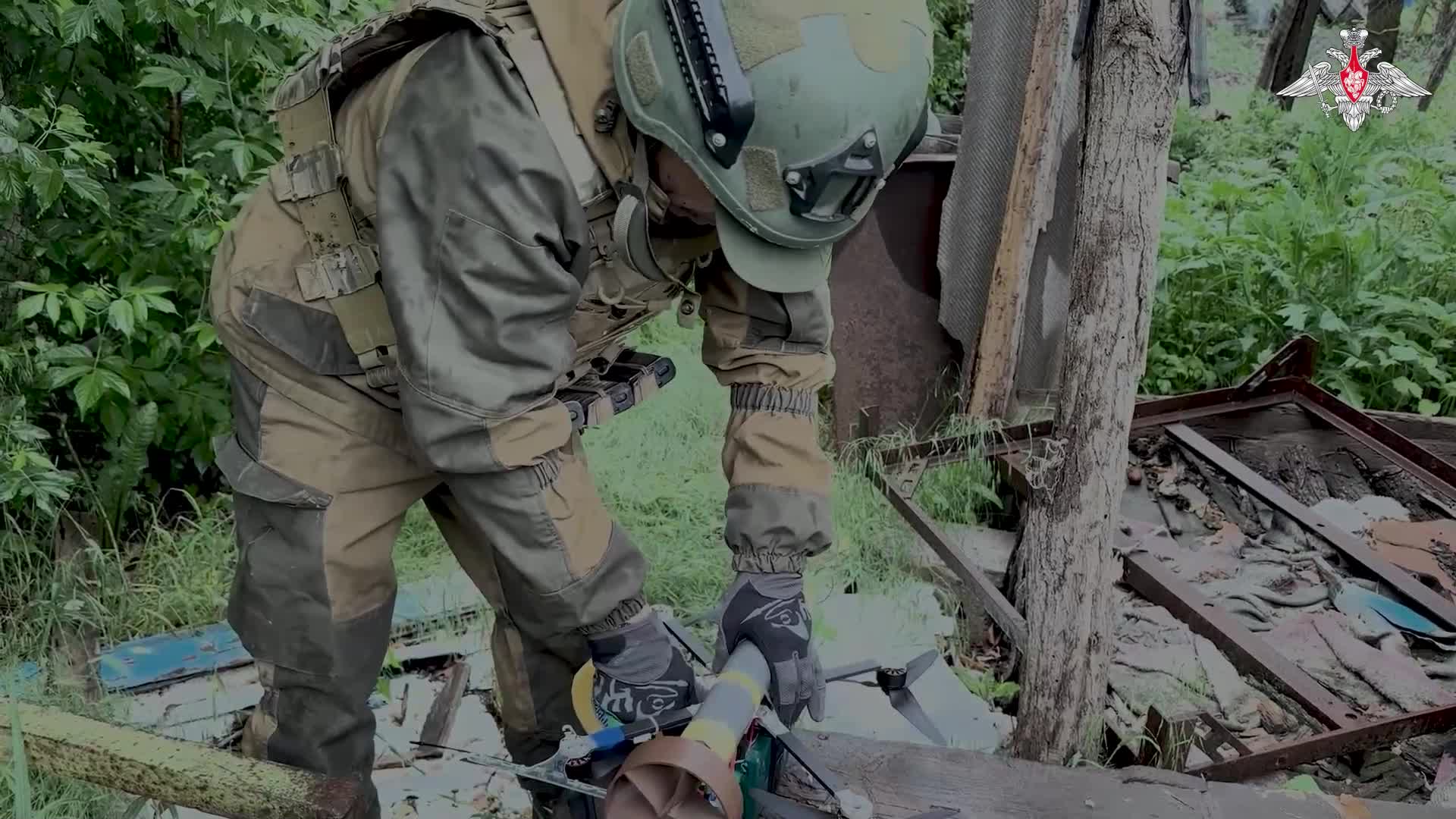Расчёт FPV-дронов группировки «Днепр» уничтожил укреплённый блиндаж с живой силой противника.