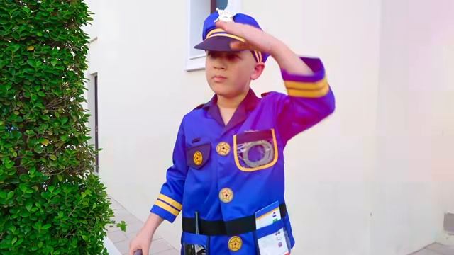 Диана и Рома Диана и Рома узнают о профессиях для детей