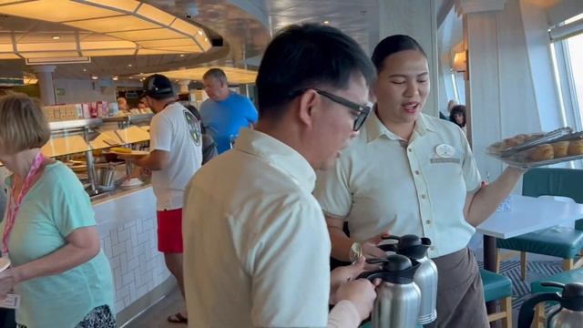 Кофейный Ансамбль на Завтрак в Буфете Корабля Norwegian Gem.
