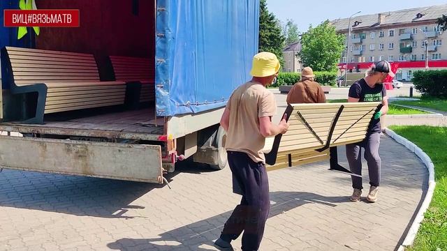 На площади Ефремова, установлены новые удобные лавочки и урны, выполненные в едином стиле.