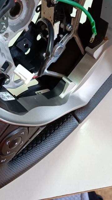 🚗🪡 Руль с косточкой от Toyota Noah. Перетянут полностью в псевдоперфорацию.