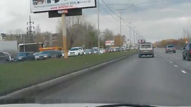 Пробка на Черноисточинском шоссе в Нижнем Тагиле