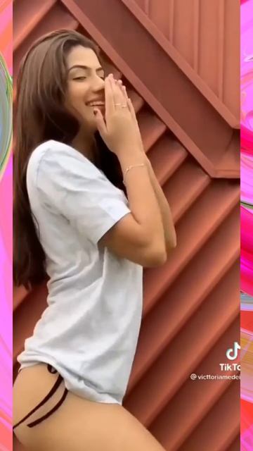 dwWVCCMYFp8 - Victoria Medeiros Viral TikTok Dance 🔥🔥 #shorts#tiktok#tiktokviral#VictoriaMedeiros