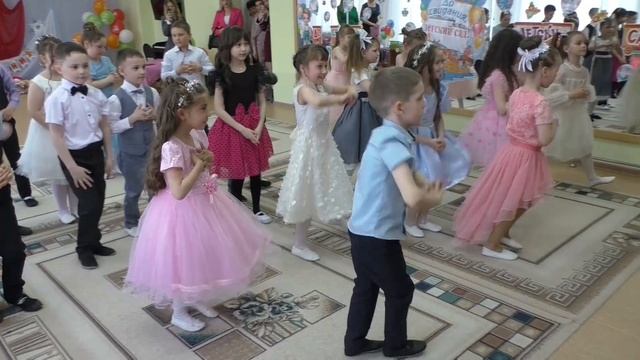 Фрагмент выпускного утренника =пос. Лососина д/сад №4 2025 год