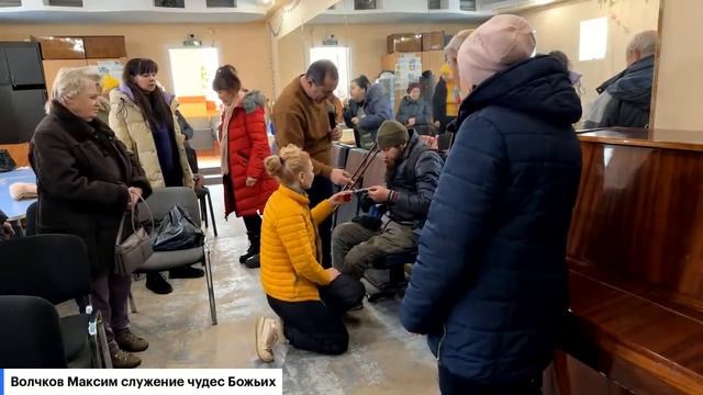 Демон изгнан и колено исцелено. Костыли не нужны. Чудо