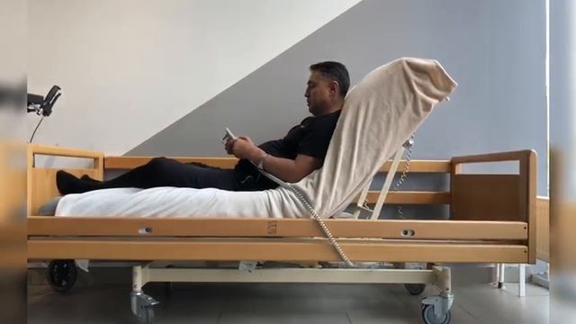 Кровать функциональная электрическая Invacare c принадлежностями
