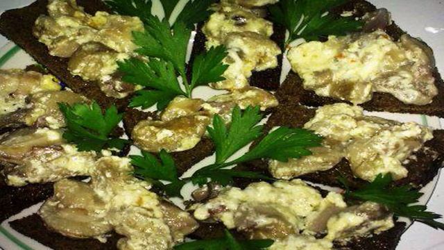 Бутерброды с грибами