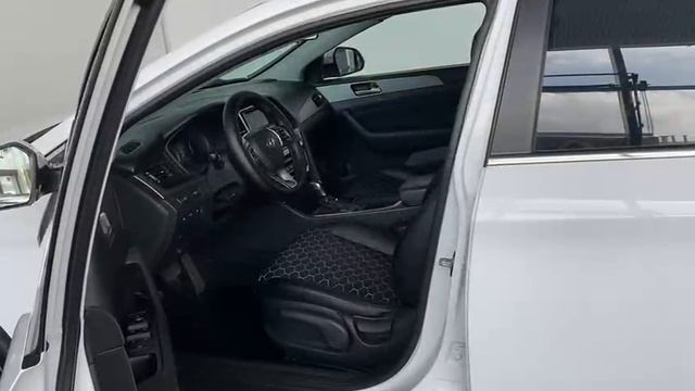 Hyundai Sonata XWEE241CBK0001121