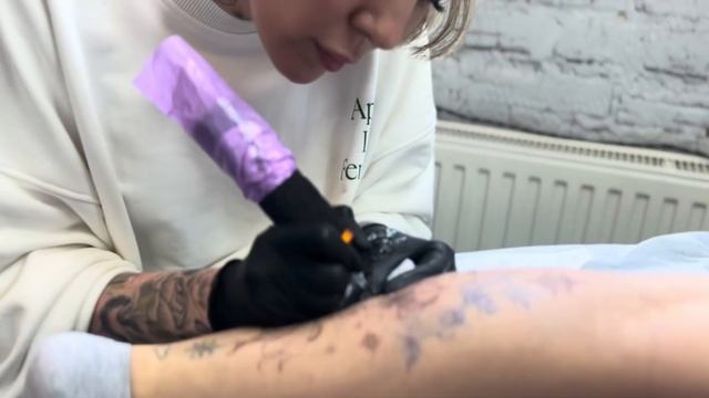 Тату на ноге для девушки - рыбки. Красивая и стильная т?