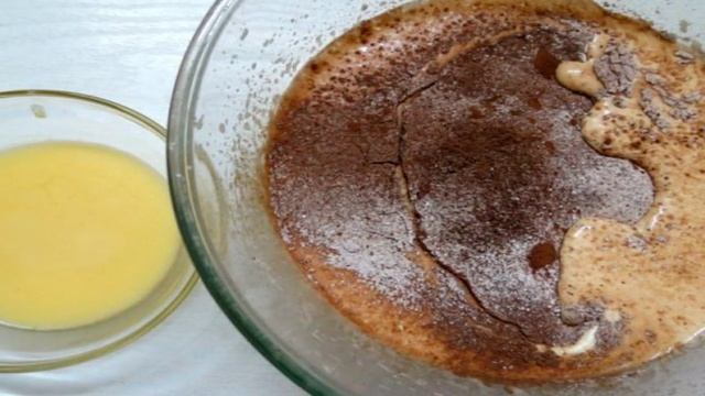 Шоколадный пирог с персиками