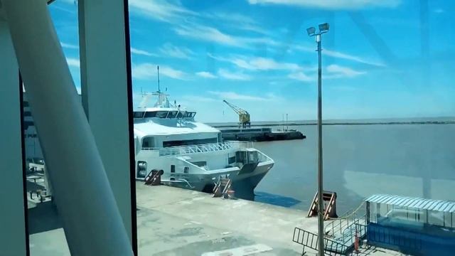 Паром из Уругвая Монтевидео в Буенос Айрес