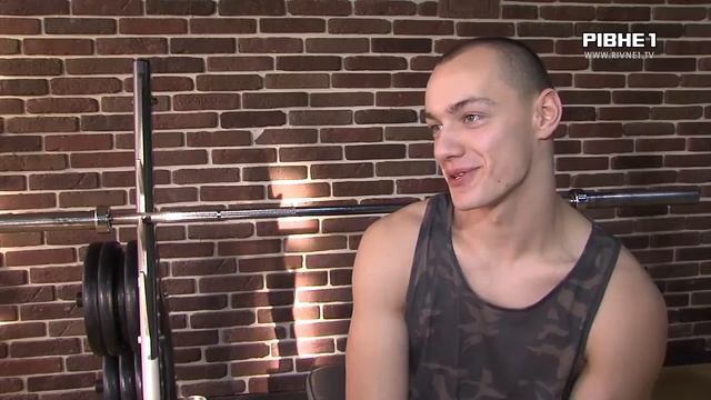 Сальто зі штангою та на руках по біговій доріжці: що ще