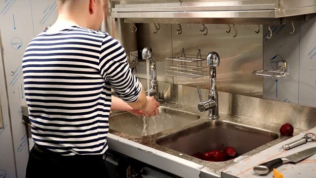 Малый ракетный корабль «Ржев» принял на борт экипаж