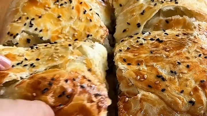 Слоёный мясной ПИРОГ...🌮🥩😋    Рецепт в описании ✍️