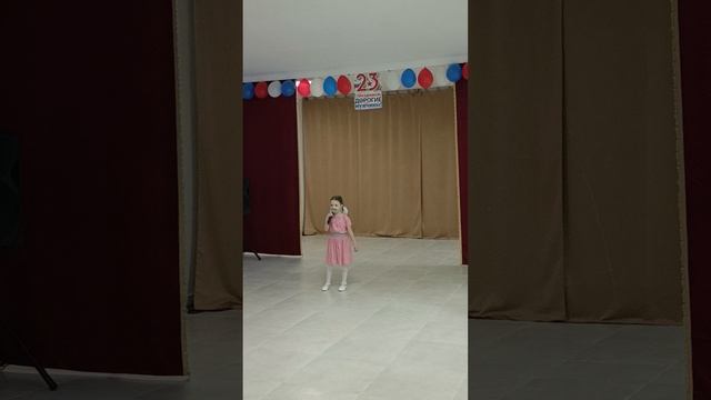 Вика с песней "Первая любовь"