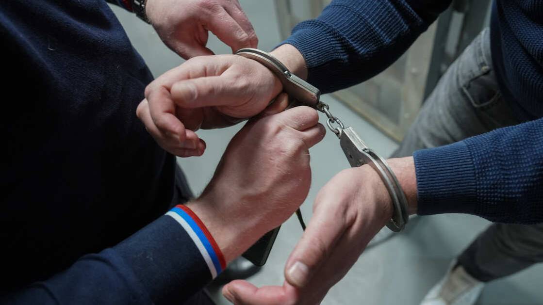 Дважды изнасиловавшего дочь мужчину приговорили к 22 годам тюрьмы под Новгородом