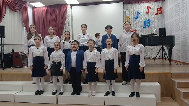 Вокальный ансамбль младших классов "Снеженика"