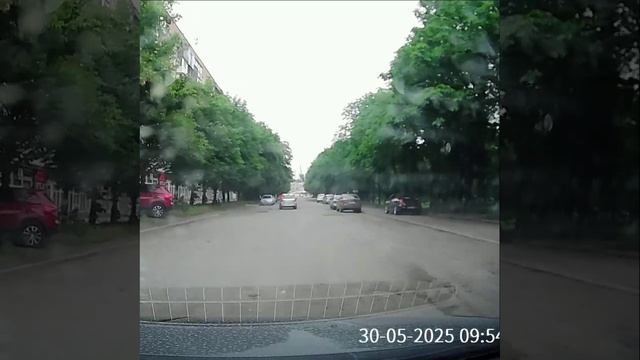 Права купил, кабриолет купил, совесть не купил. 

Регулярно катаются по тротуарам по ул. Малиновског