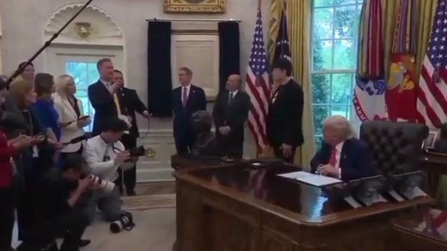 🇺🇸🇷🇺🇺🇦Не только Путин, но и Зеленский очень упрям, - Трамп на брифинге в Белом доме.