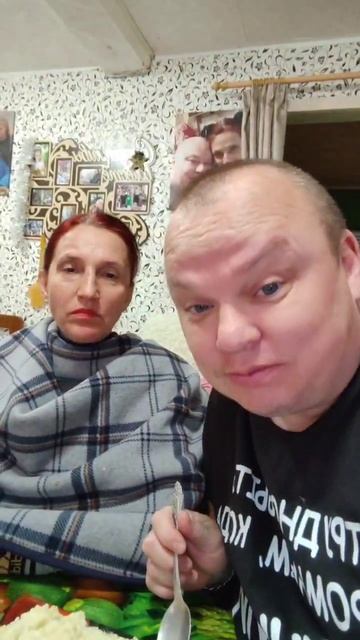 Катя как дитя, сначала поела вкусного, а потом кашу 😅  #пшеннаякаша #пшеннаякашка #пшенка