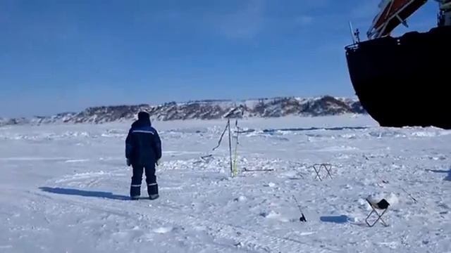 Ледоколы Вайгач и Таймыр.
