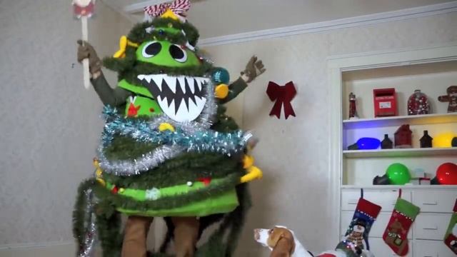 Christmas Tree Monster Pranks Dogs! Funny Dogs Maymo & Potpie