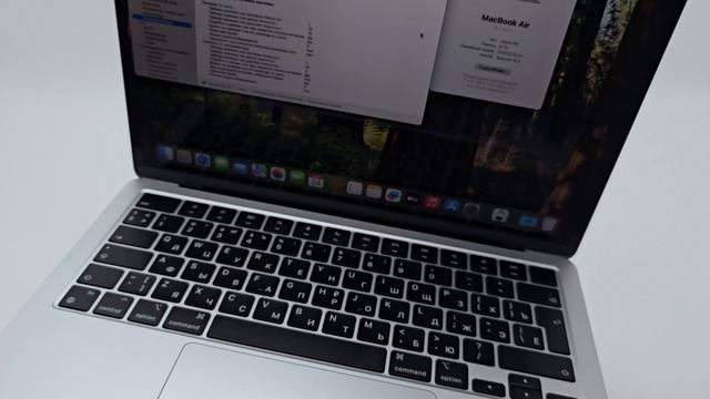 Обзор уцененного товара Ноутбук Apple MacBook Air 13.6" (M2, 8 Gb, 512 Gb SSD) Серебристый (MLY03)