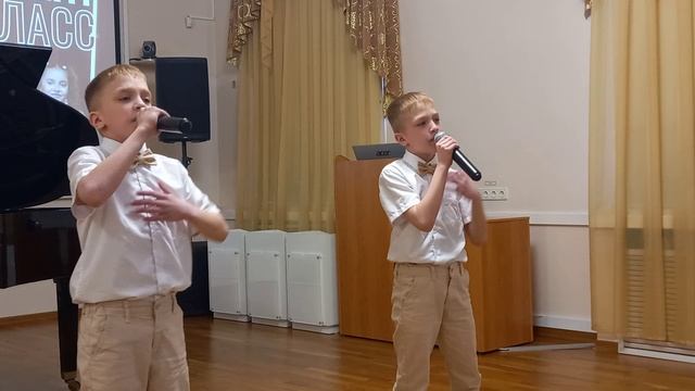 "Я пою о Росии!" - родина моя. Исполняют участники Эксперимент-класса школы искусств г. Кемерово.