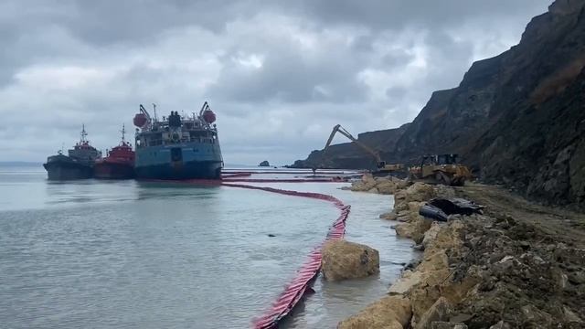 БЕЗ комментариев. Подъем затонувших танкеров займет д