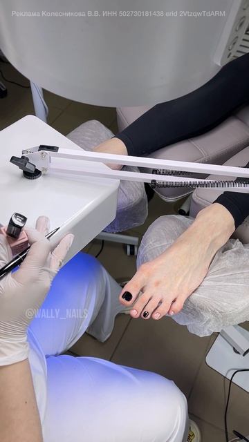 Лампа для педикюра от @imennails 😎 
 #ногти #гельлак #наращиваниеногтей #педикюр#лампанаштативе