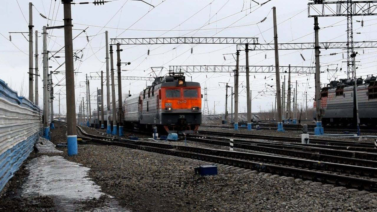 Электровоз ЭП1-306