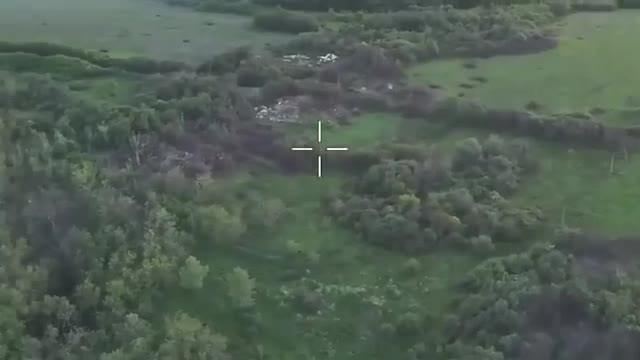 Кадры боев за населенный пункт Строевка в Харьковской области.