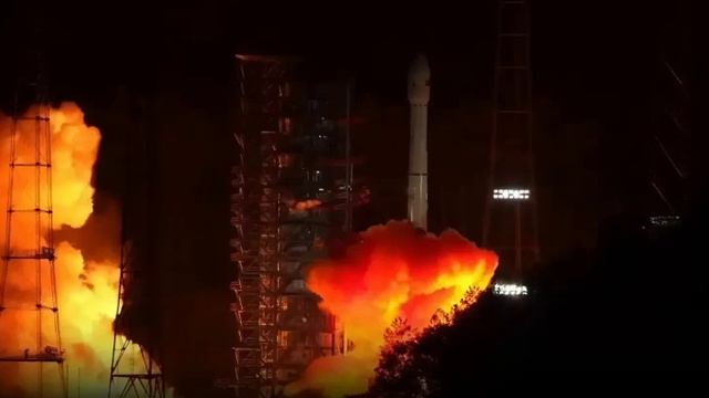 Китай запустил зонд для сбора грунта с астероида.