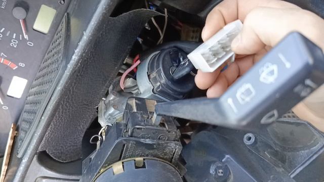 2114 ОТКЛЮЧИТЬ ПИТАНИЕ ОТКРЫТОЙ ДВЕРИ!!