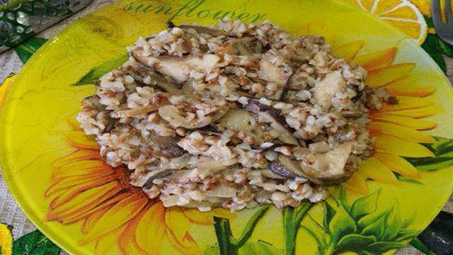 Гречка с вешенками и луком