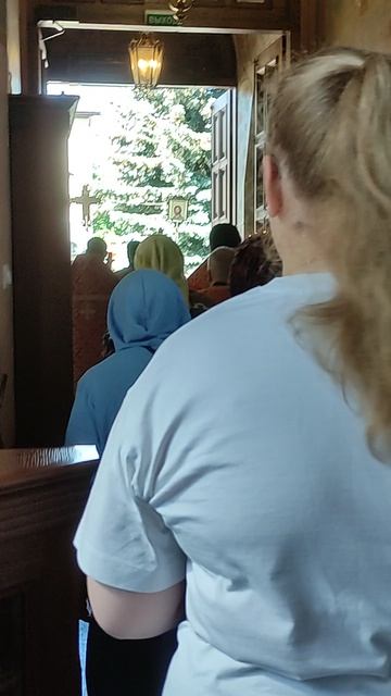 1000177604.mp4Начало Крестного хода в Богоявленском соборе.Отдание