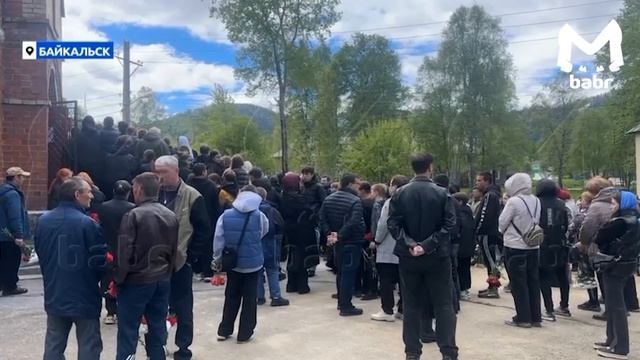 Байкальск прощается с жертвами кровавой вечеринки: у храма собралась очередь