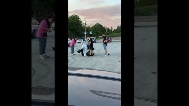 В Запорожье великовозрастная украинская барышня решила снять тик-ток