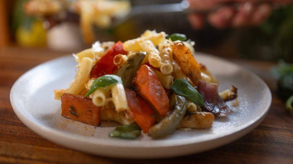 Паста с запеченными овощами
