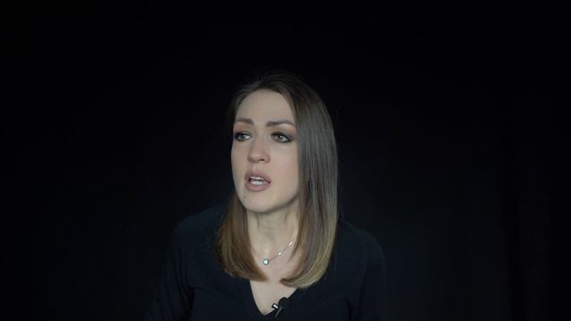 Анна Ахматова «Сжала руки под темной вуалью…»
(читает Юлия Исмагилова)
