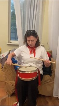 И барабанит лучше всех!