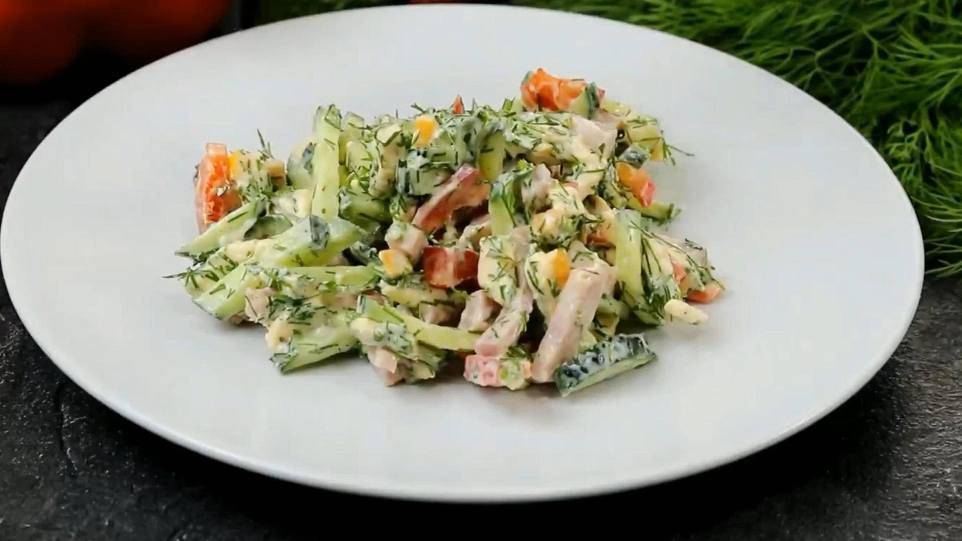 Уникальное сочетание вкусов: восхитительный салат всего из четырёх ингредиентов!