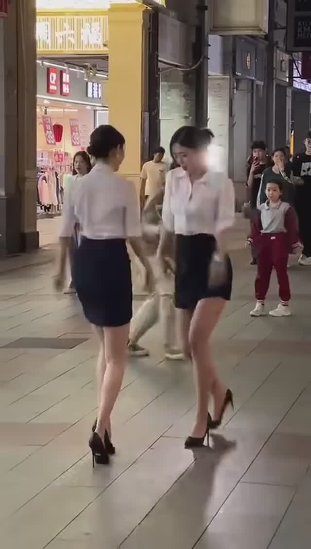 Стюардессы приглашают полетать!😂