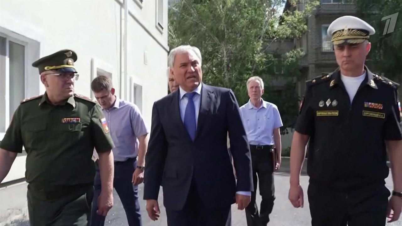 В. Володин ознакомился с ходом работ по благоустройству территории военного госпиталя в Саратове.