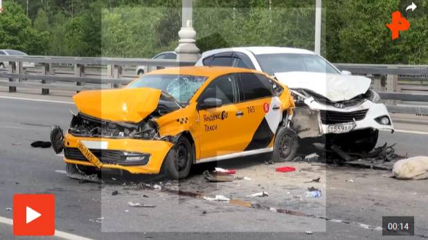 Два человека пострадали при столкновении трех авто в Новой Москве