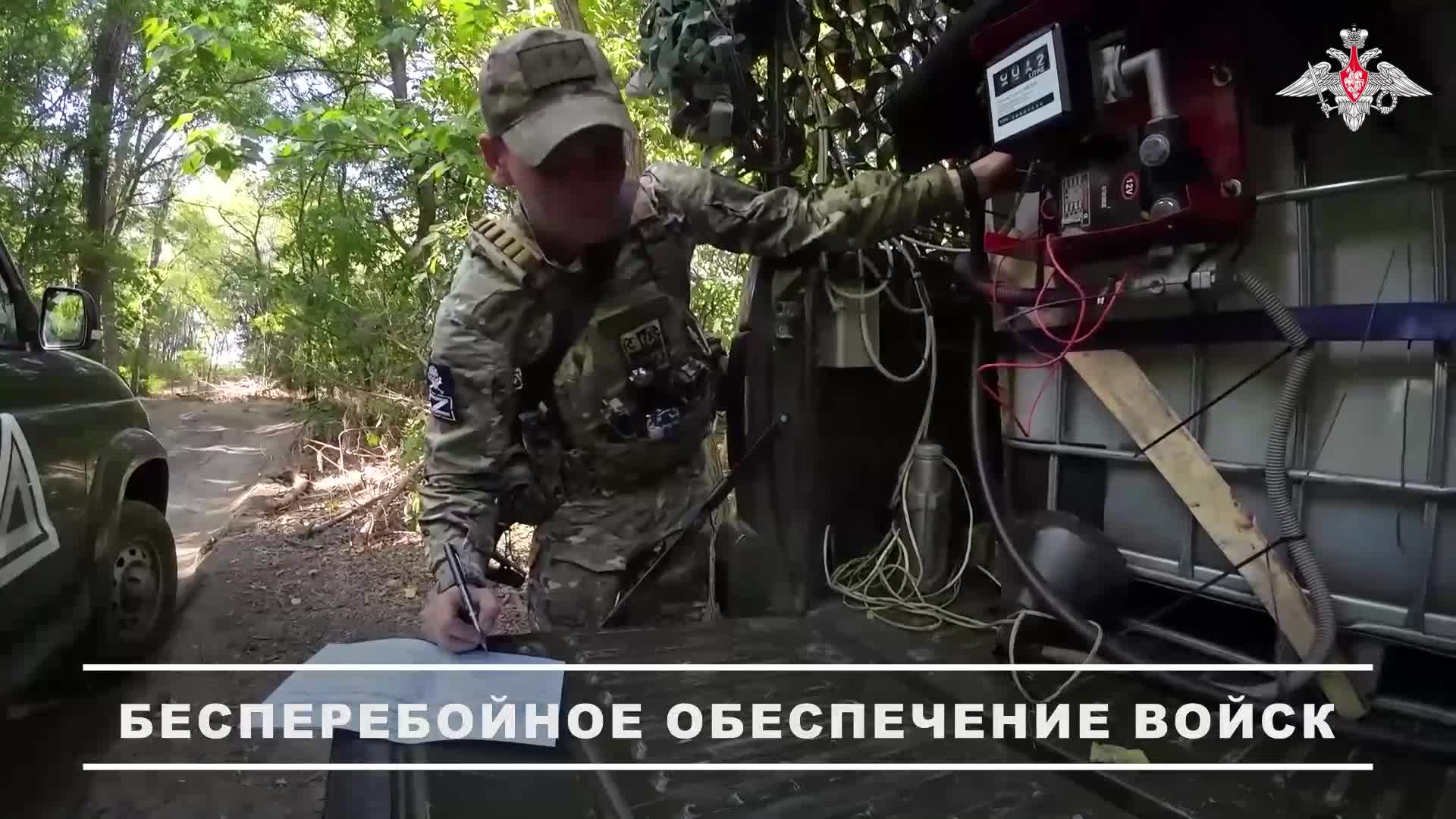🚛 Специалисты службы горючего Ульяновского гвардейского соединения ВДВ обеспечивают заправку вое...