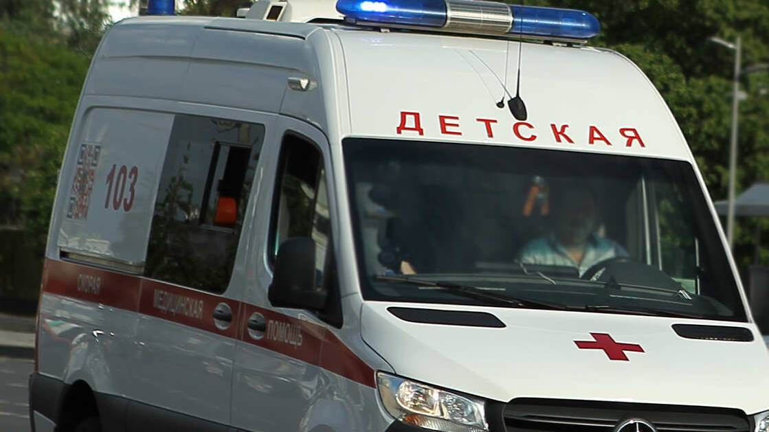 Ограждение упало в парке в Кузбассе на мальчика, пострадавший госпитализирован