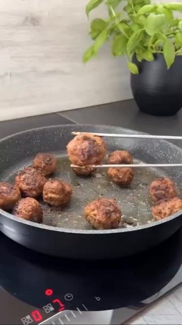 Фрикадельки св сливочном соусе