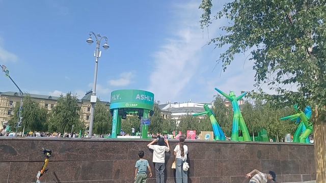 В Москве))
