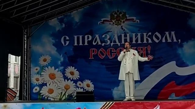 Муз. И. Лученок, сл. М. Ясень "Майский вальс"